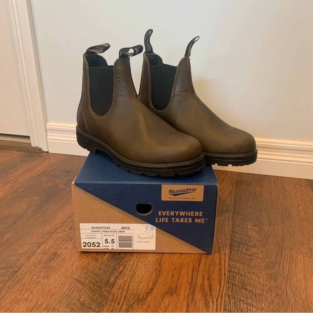 Screamin’ Deal on rare color/like new green Blundstone  classics chelsea #2052